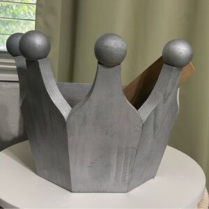 Nursery Silver Crown Canopy Wall Decor